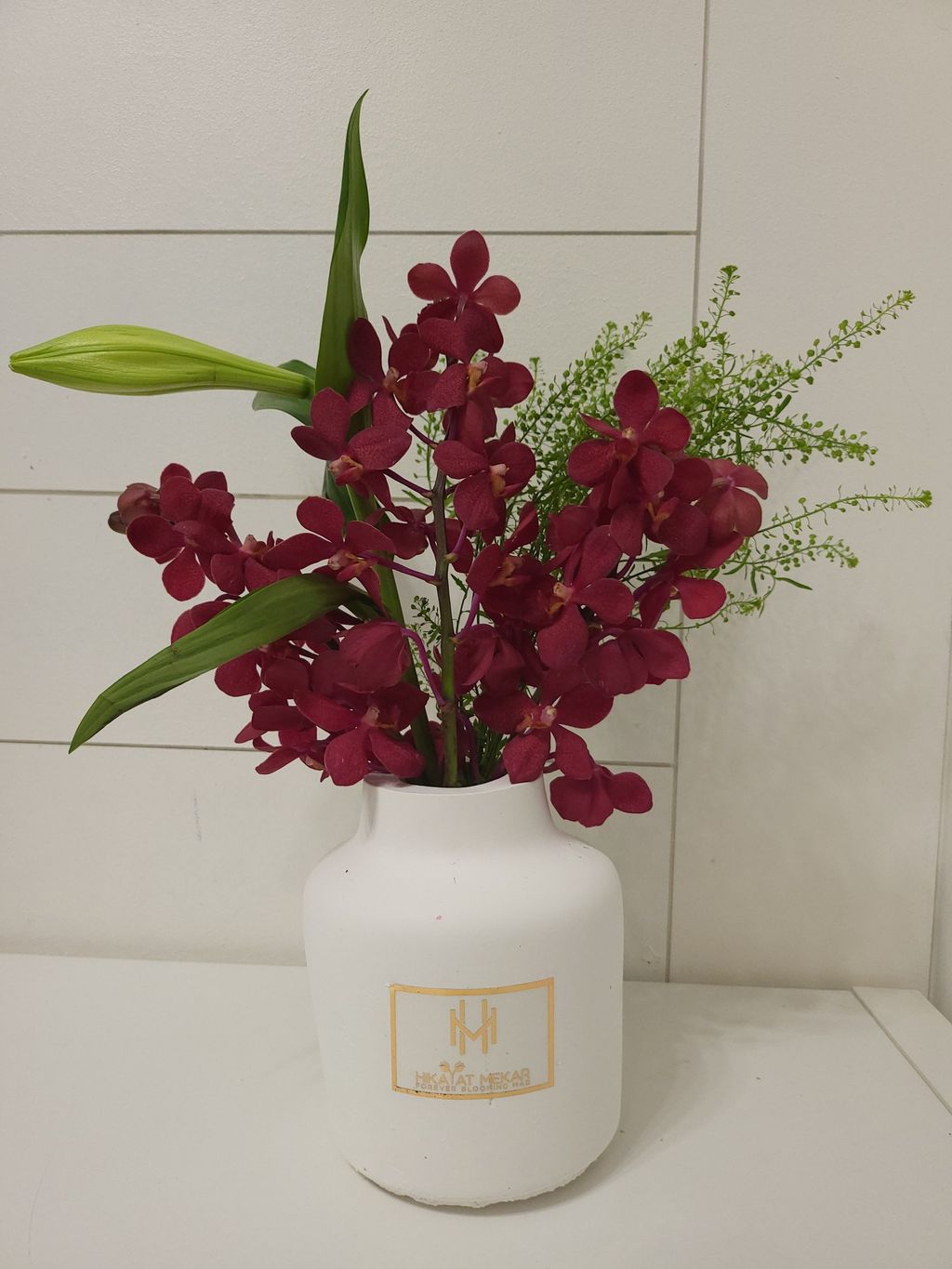 Red Mokara Bouquets With Handmate Ceramic Vase