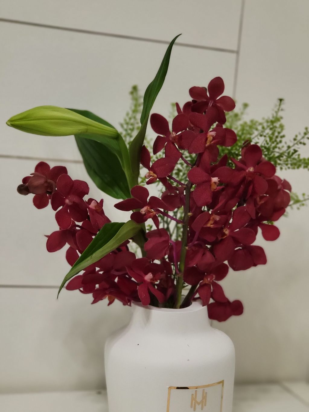 Red Mokara Bouquets With Handmate Ceramic Vase
