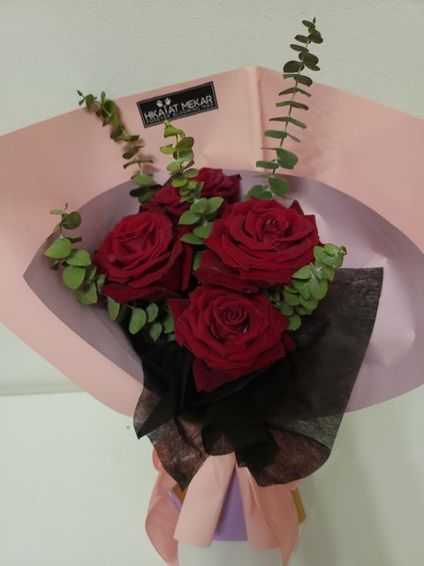 Four Rose With Green Bouquets