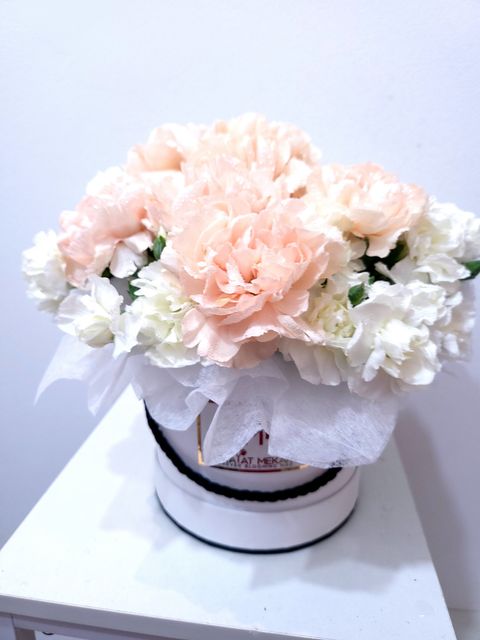 Peachy Passion With White And Pink Bouquets