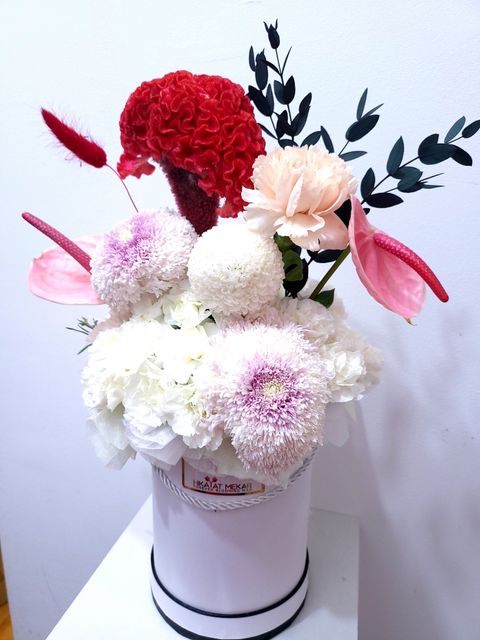 Oriental Love With Colorful Bouquets