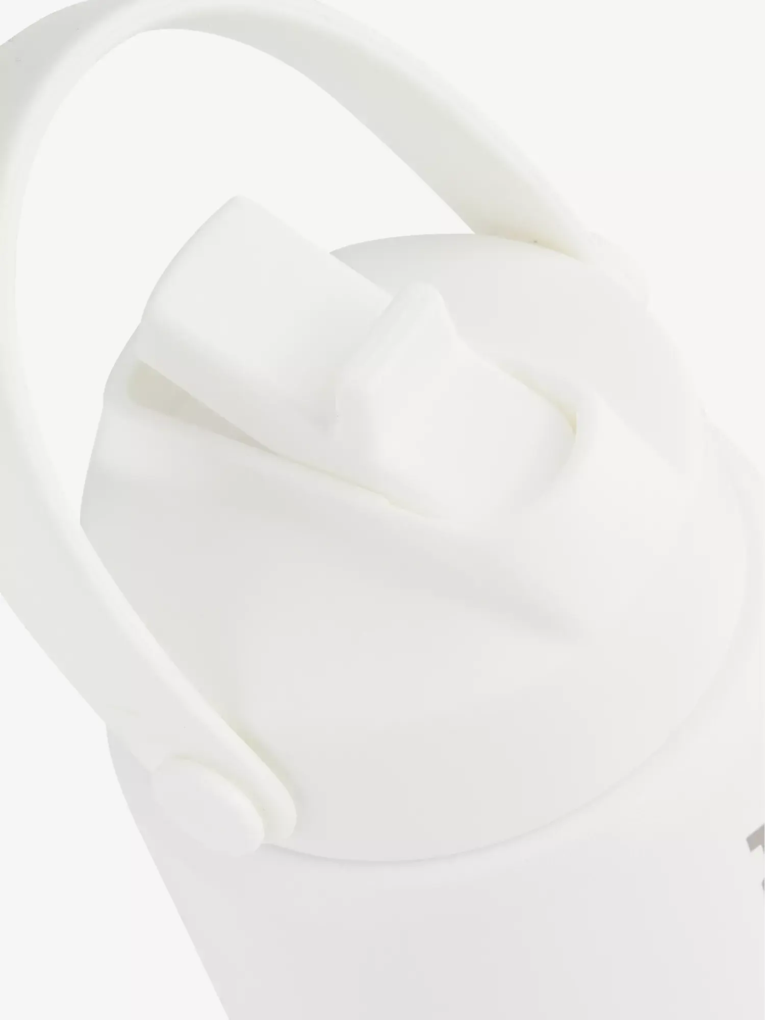 R04601626_WHITE_ALT03