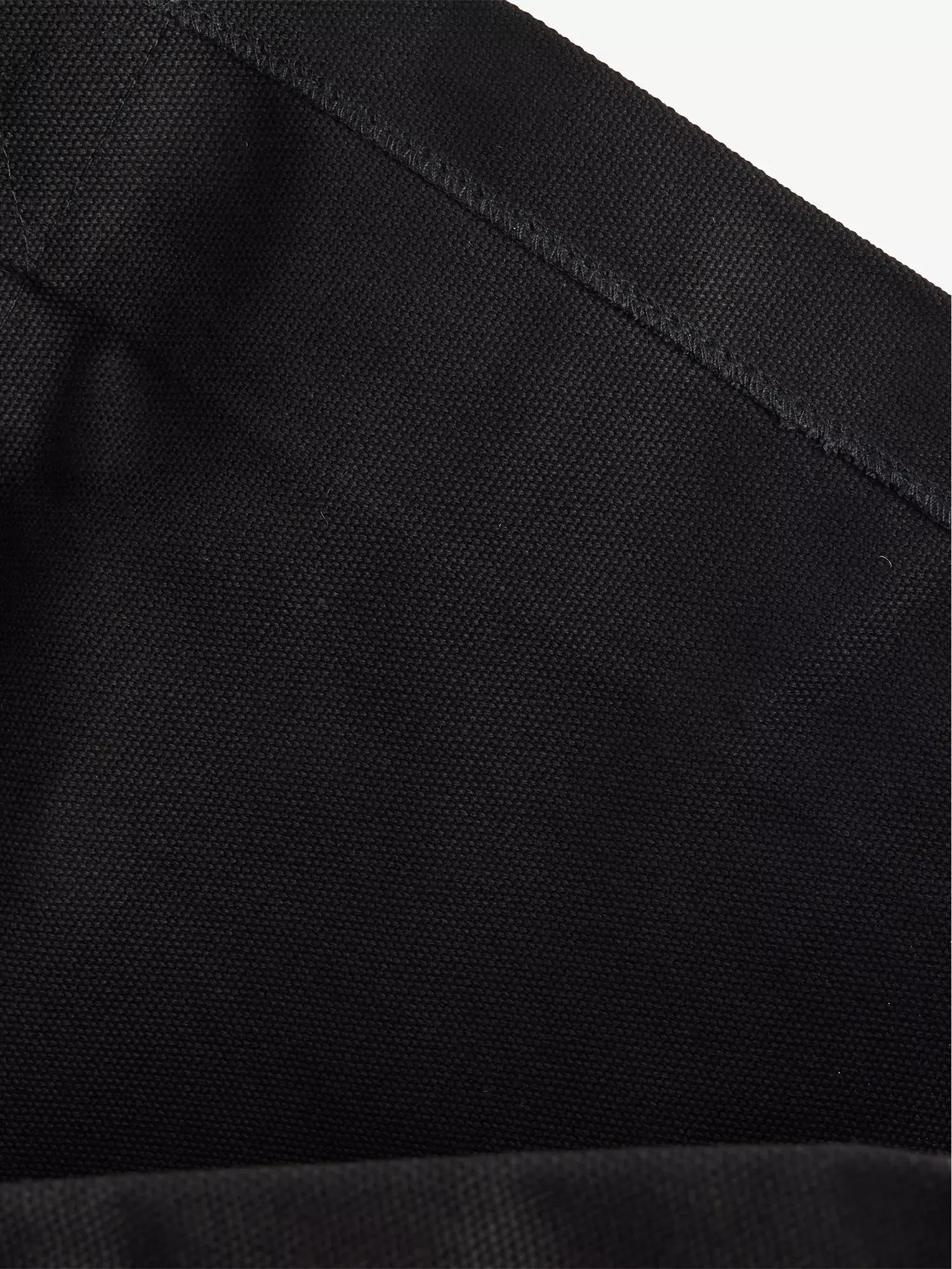 R04635234_BLACKCREAM_ALT05