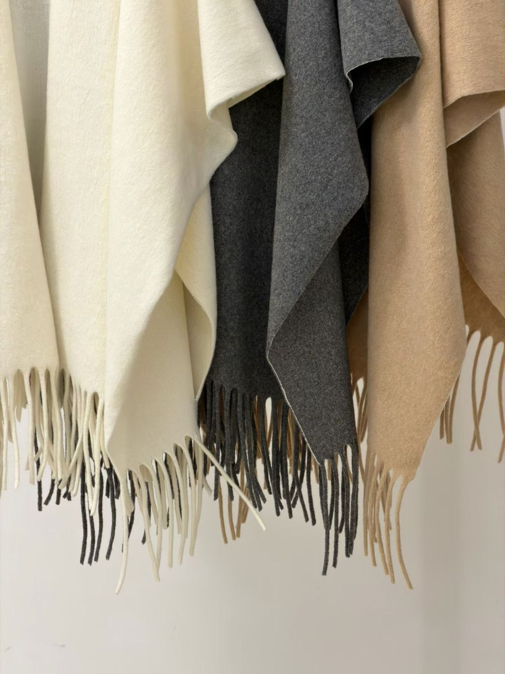 羊毛流蘇披肩11