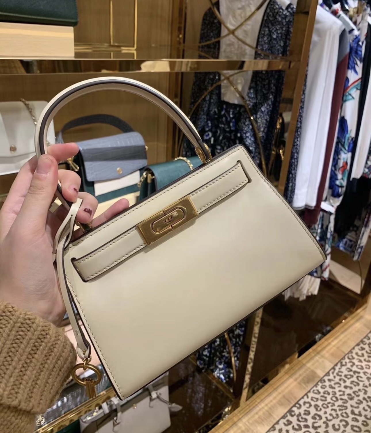 image_EA4EE6A4-7A54-4ED3-A75F-7ECCFF56BA00_1762787958