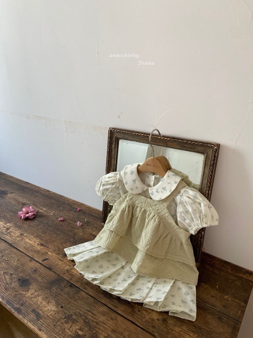 1775635332_2864057683