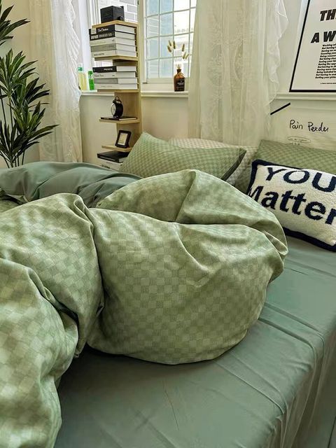 DB30A9E9-3FE9-4CF5-B3B7-B8828AAEA1FF