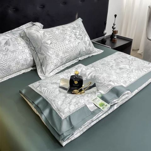 AC4D8FEB-EABE-466F-92EE-D2F5170989EC