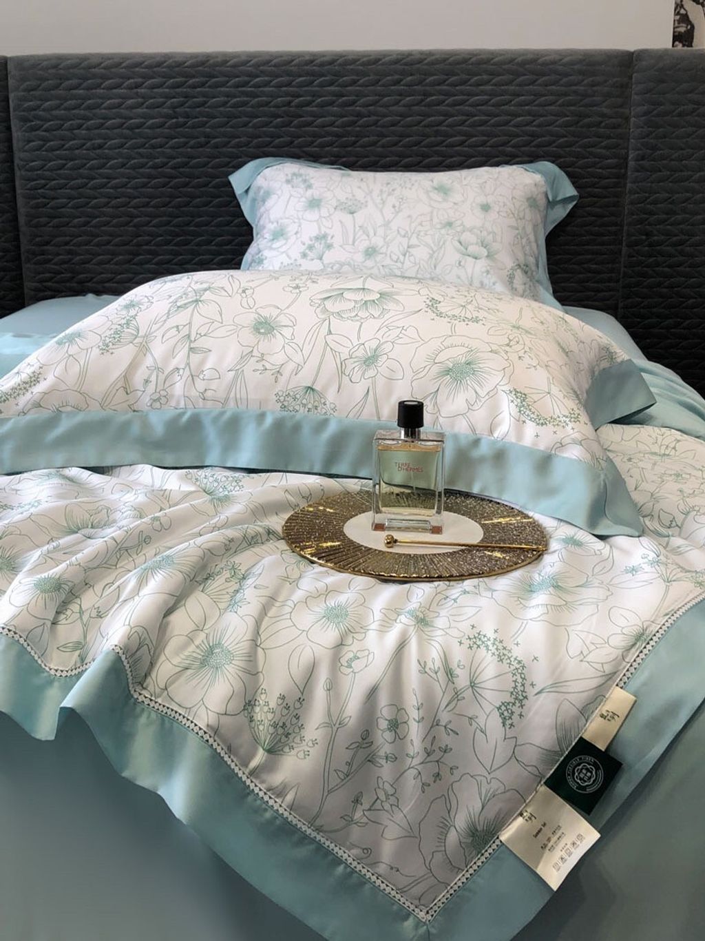 7FE85DD5-F163-4DB5-A940-8148292B361B