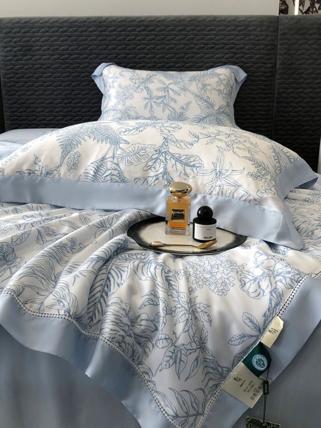 6428C777-3BD1-4306-B5FF-641DA9AD96AE