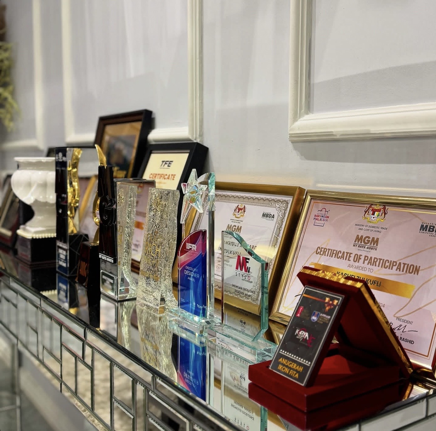 AWARD OF BRAND KASHFI ZULKUFLI