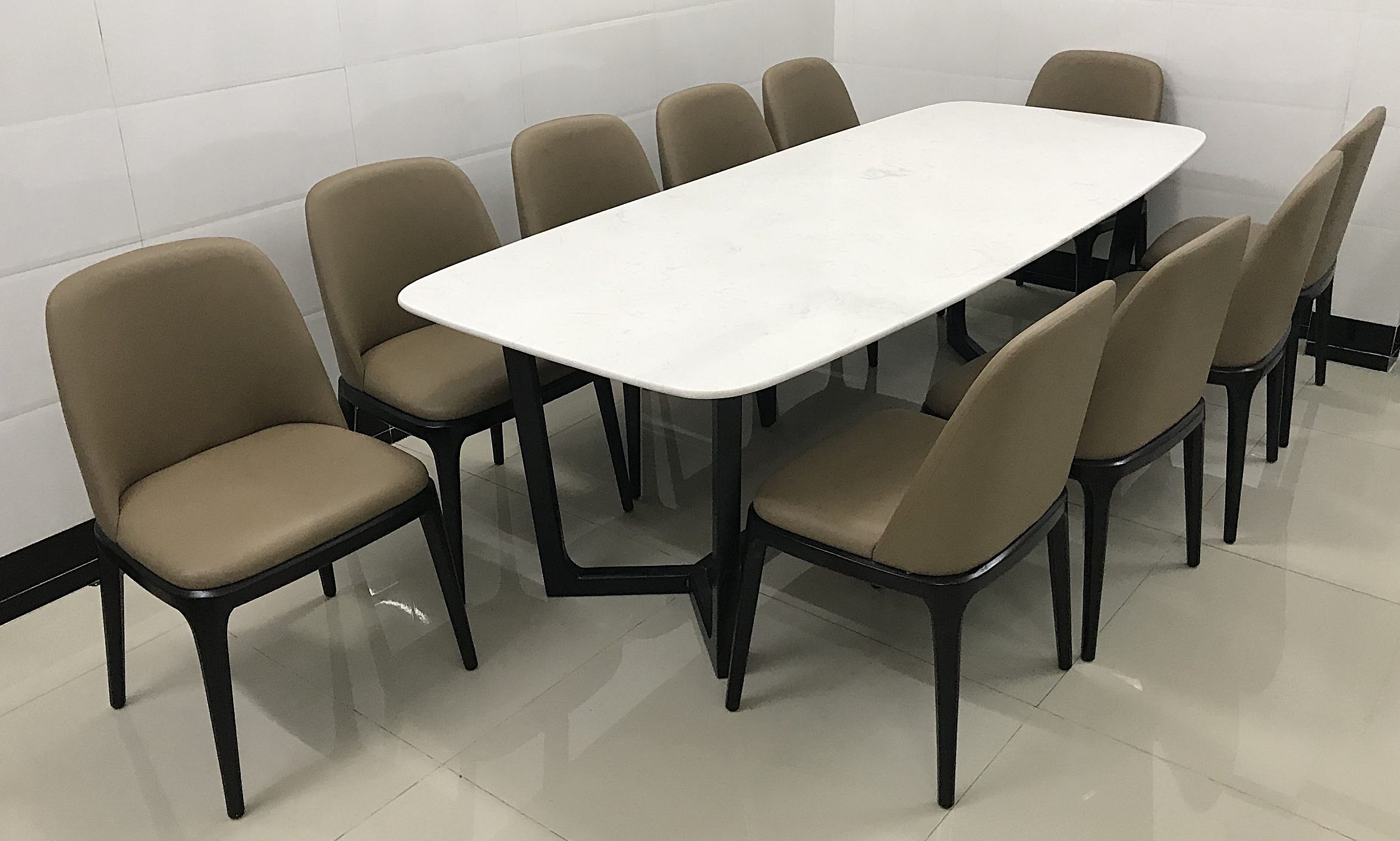 Ghế ăn chân gỗ bọc da