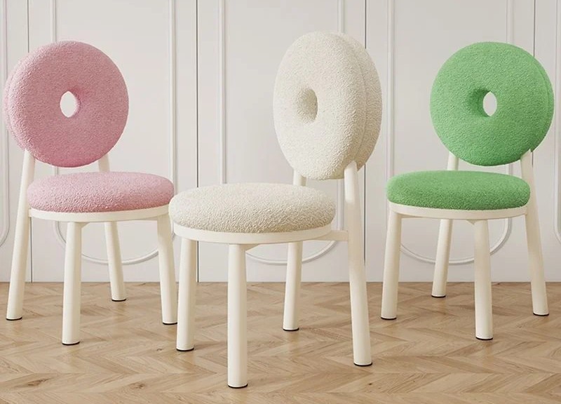 Ghế ăn gỗ bọc nệm mousse kiểu dáng trẻ trung