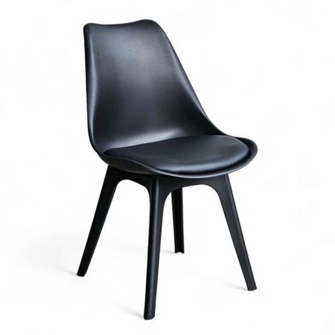 ghe-eames-nhua-co-lot-nem-1