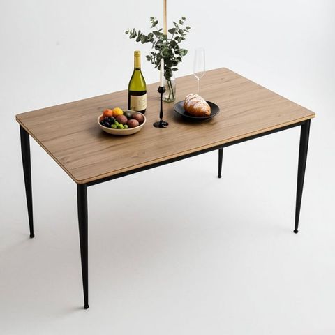 ban-an-chu-nhat-chan-sat-cone