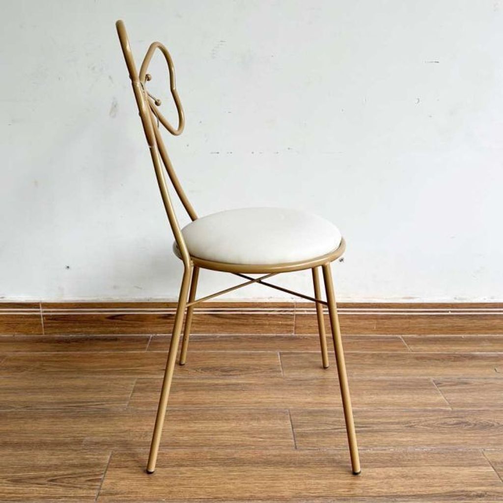 ghe-trang-diem-chan-sat-co-nem-5