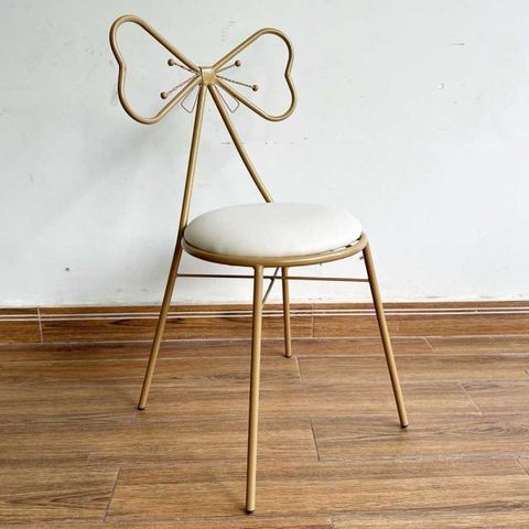 ghe-trang-diem-chan-sat-co-nem-2