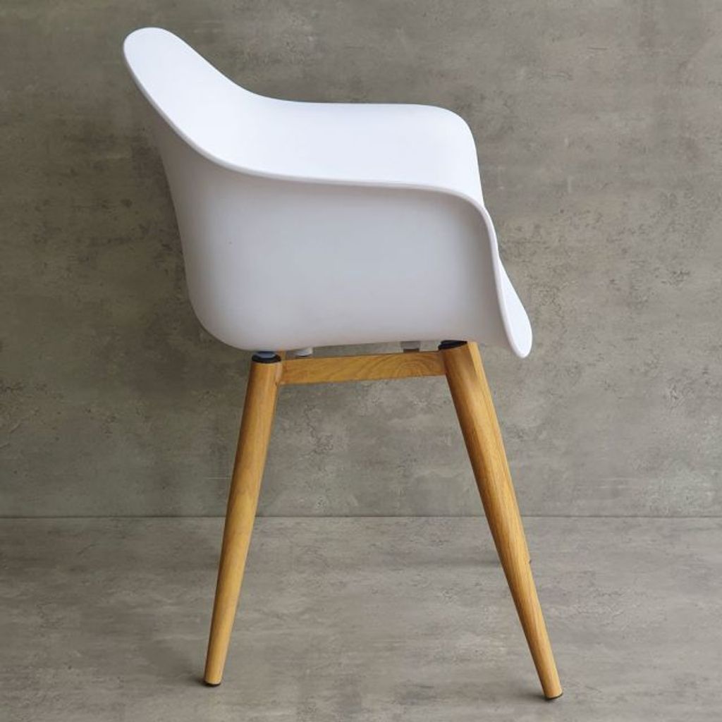 ghe-eames-nhua-chan-sat-3