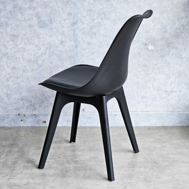ghe-eames-nhua-co-lot-nem-8