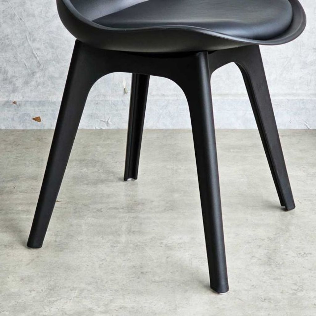 ghe-eames-nhua-co-lot-nem-6