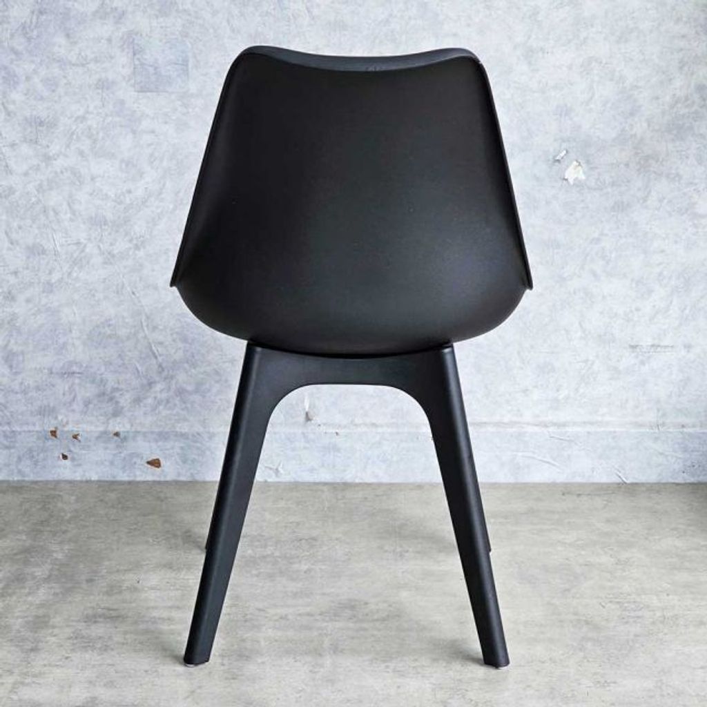 ghe-eames-nhua-co-lot-nem-9