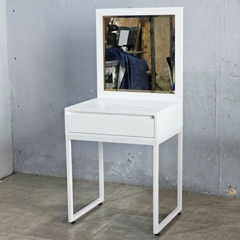 ban-trang-diem-nho-go-cao-su-1