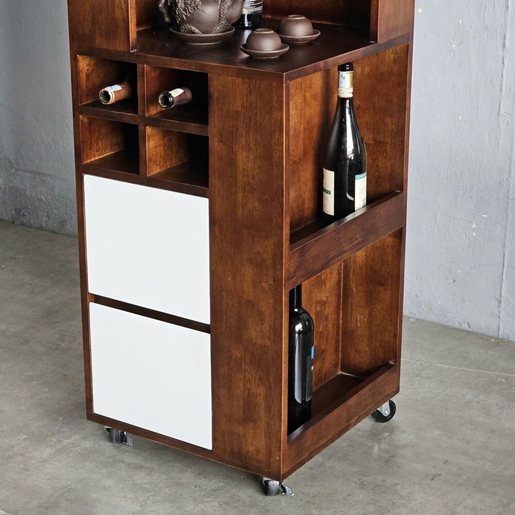 tu-ke-ruou-goc-tuong-go-cao-su-co-banh-xe-di-dong-6