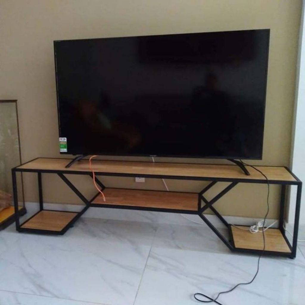 ke-tivi-khung-sat-2