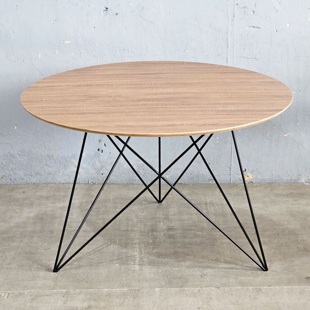 ban-an-tron-chan-sat-tam-giac-2