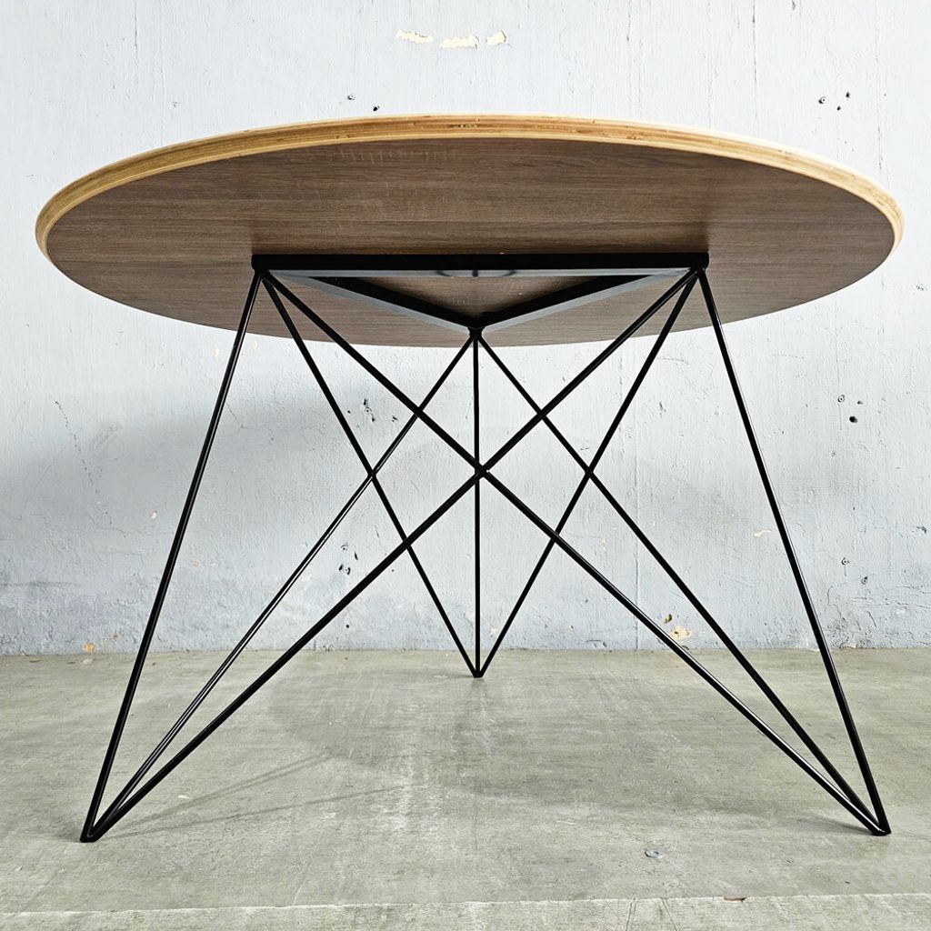 ban-an-tron-chan-sat-tam-giac-4