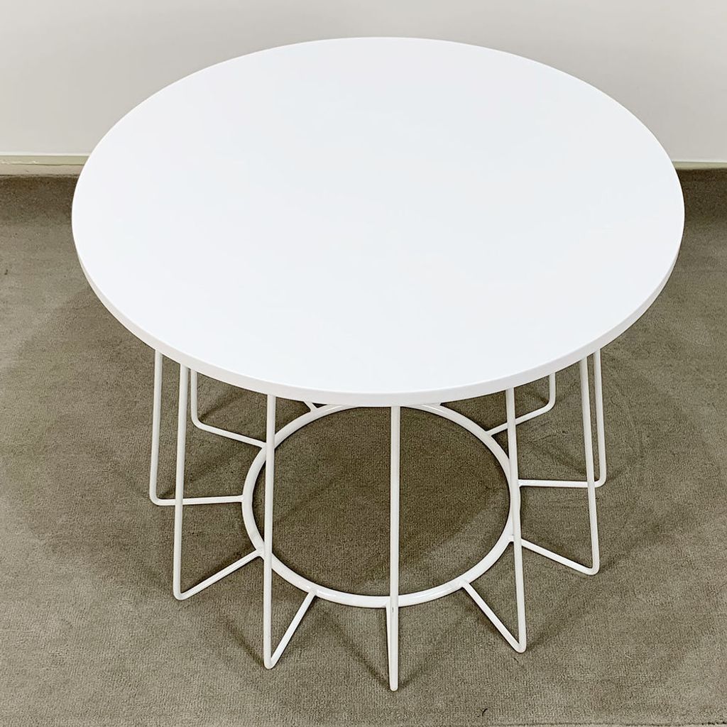 ban-sofa-trang-chan-trang-1