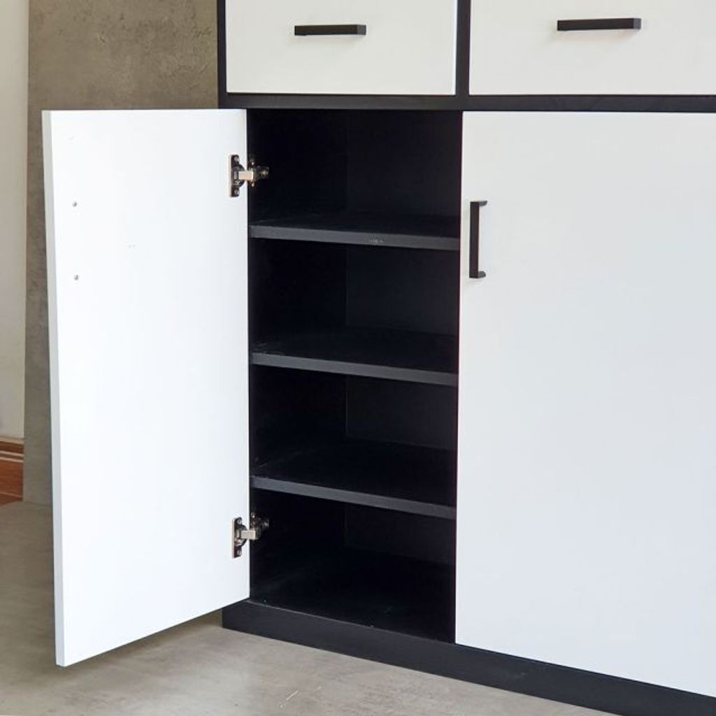 tu-giay-go-cao-su-mau-trang-den-5