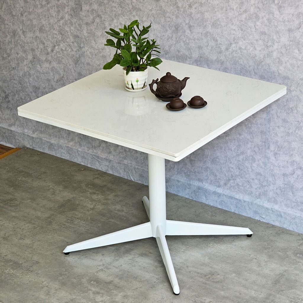 ban-an-vuong-mat-da-chan-sat-5