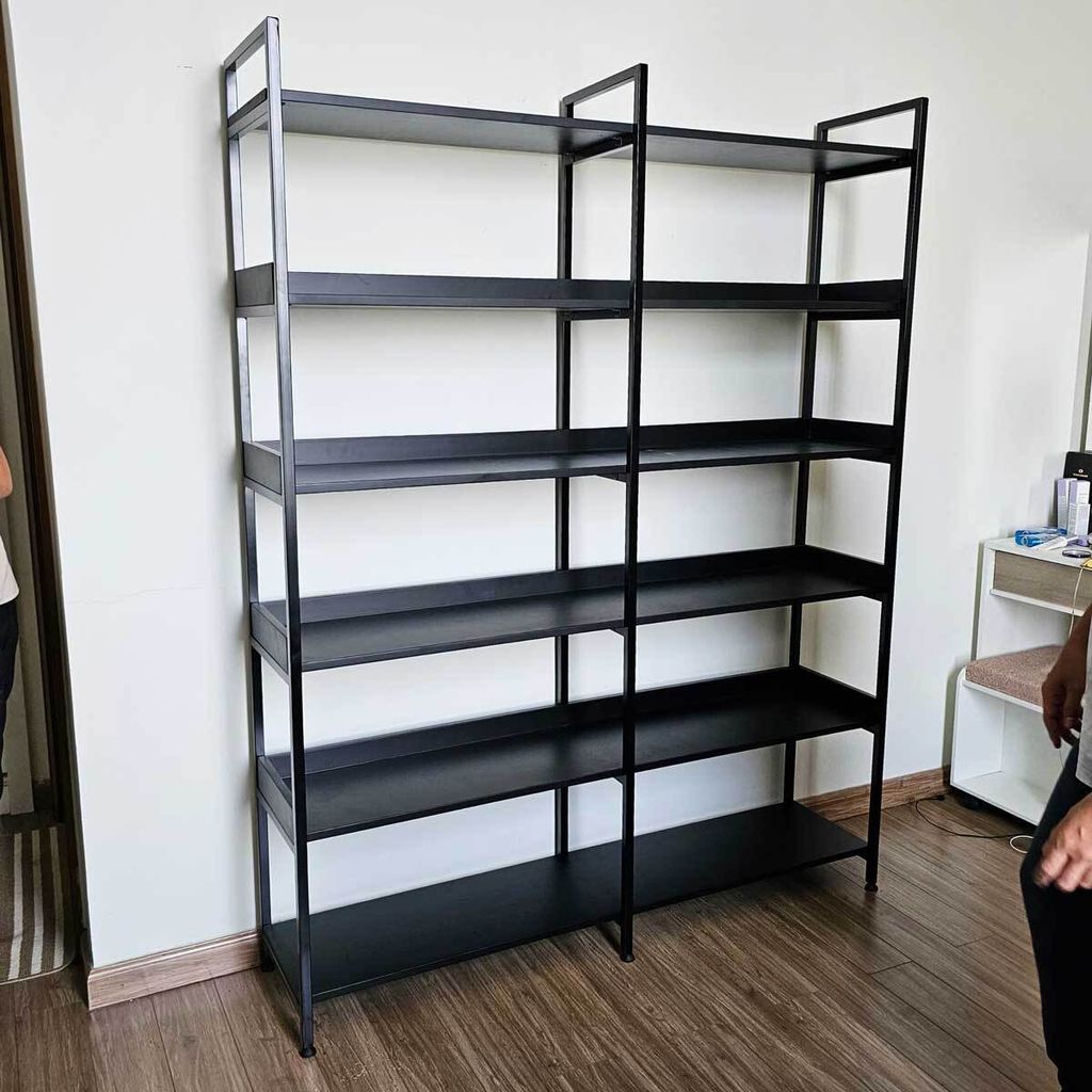 ke-trang-tri-khung-sat-6-tang-go-cao-su-1