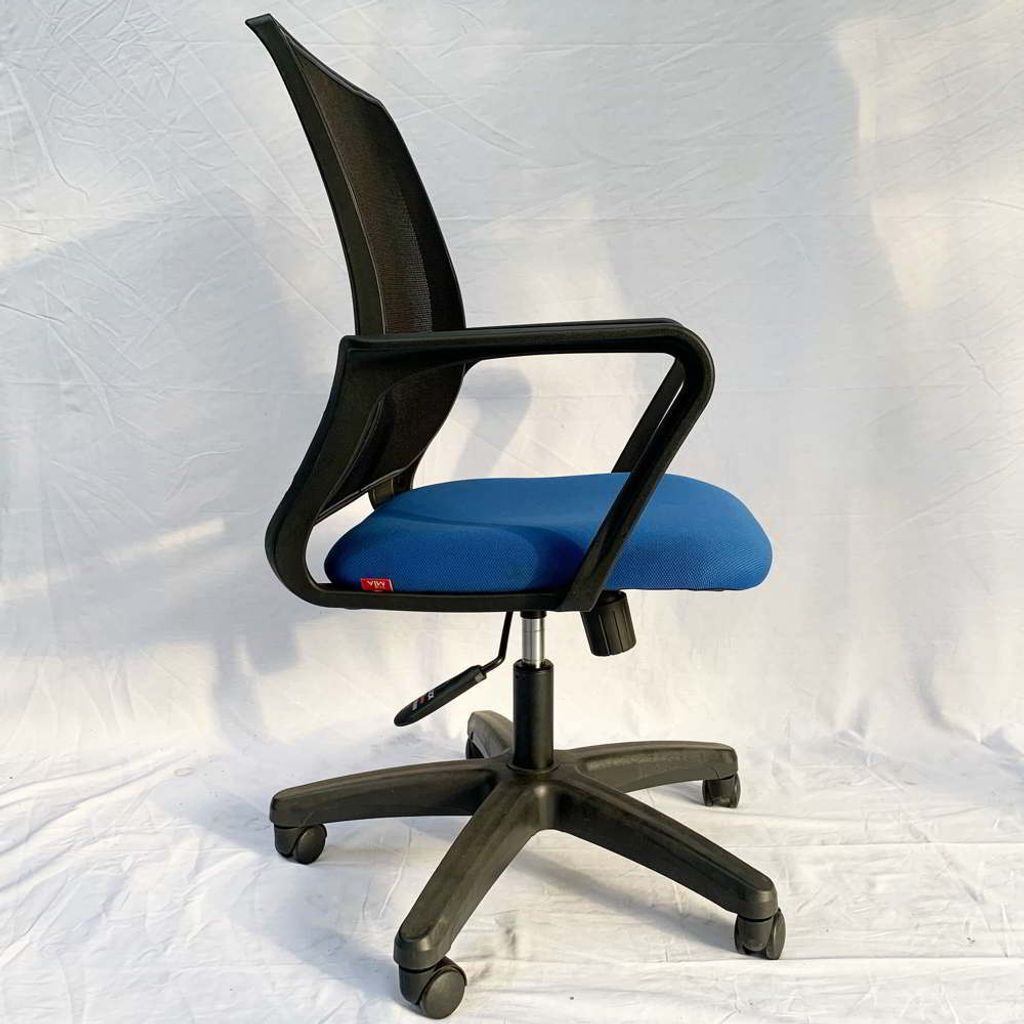 hom1016-02-ghe-vna-phong-chan-xoay-03