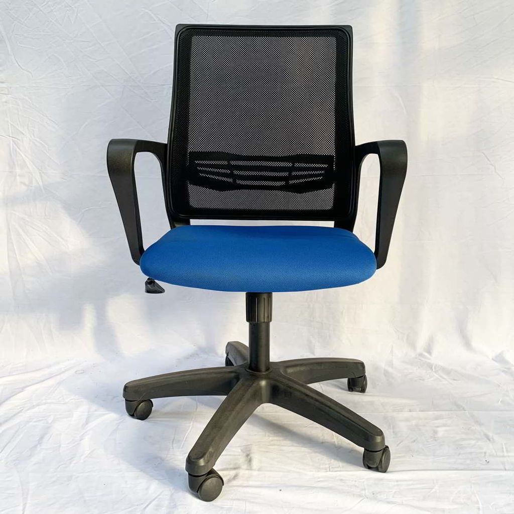 hom1016-02-ghe-vna-phong-chan-xoay-02