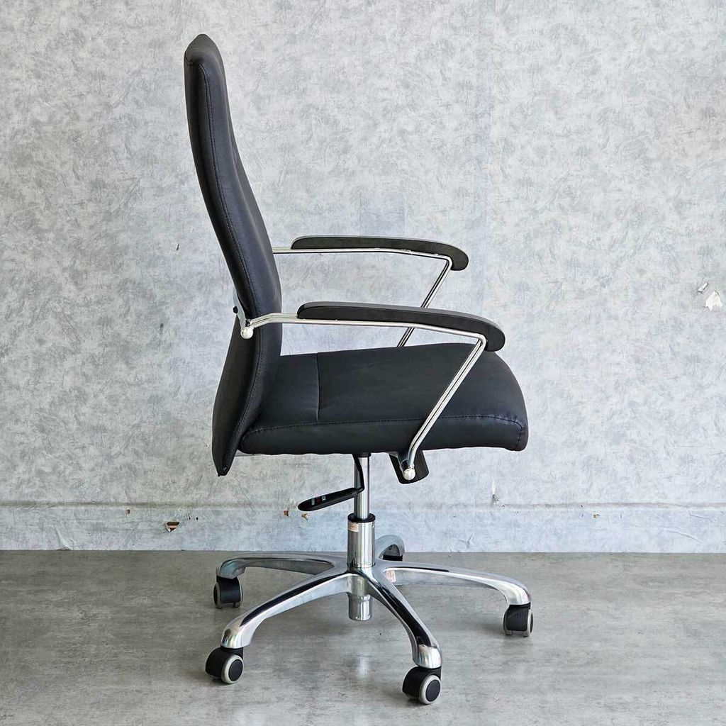 ghe-xoay-van-phong-boc-da-4