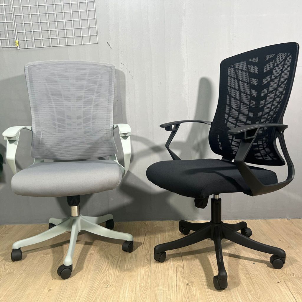 ghe-xoay-van-phong-lung-luoi-chan-nhua-9