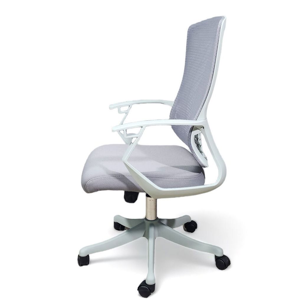 ghe-xoay-van-phong-lung-luoi-chan-nhua-7