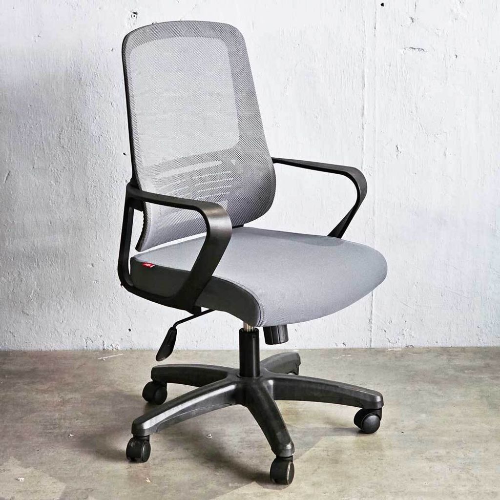 ghe-xoay-van-phong-lung-luoi-boc-nem-vai-1b