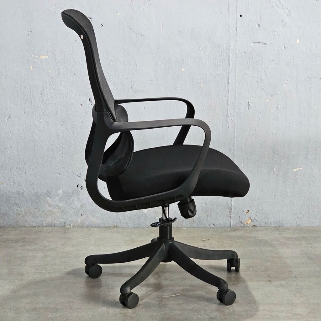 ghe-xoay-van-phong-lung-luoi-boc-nem-6