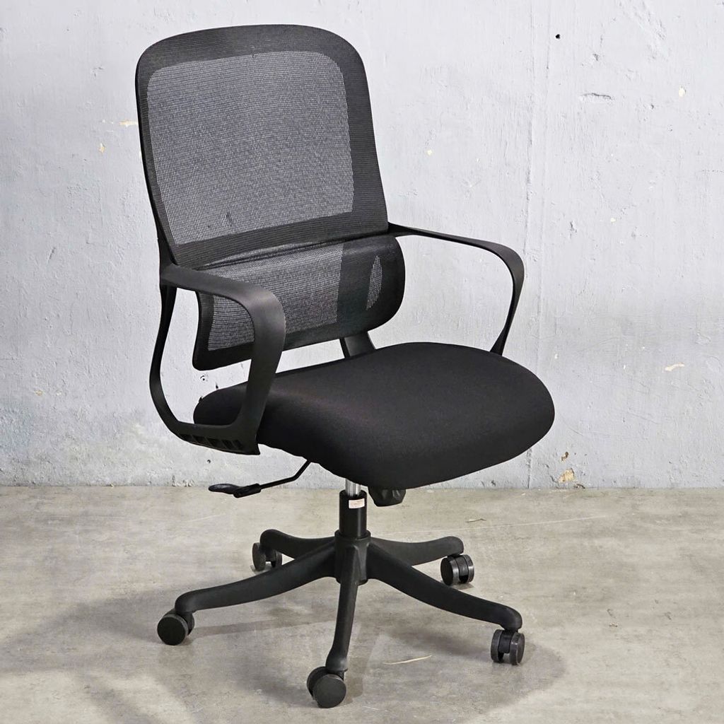 ghe-xoay-van-phong-lung-luoi-boc-nem-2