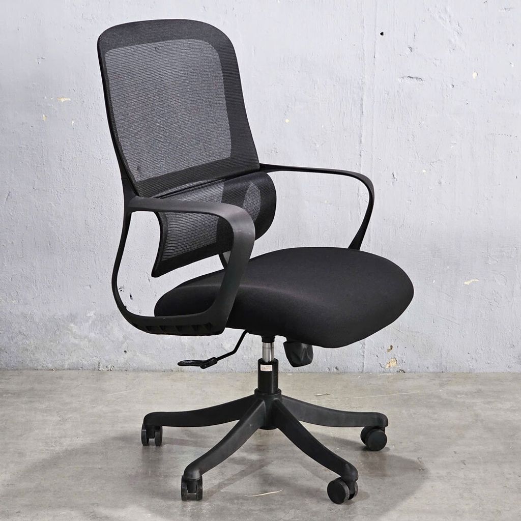 ghe-xoay-van-phong-lung-luoi-boc-nem-10