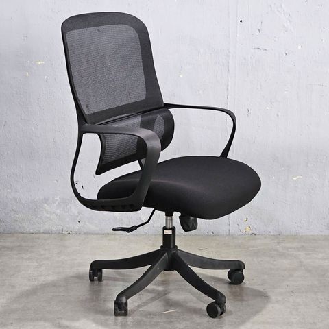 ghe-xoay-van-phong-lung-luoi-boc-nem-10