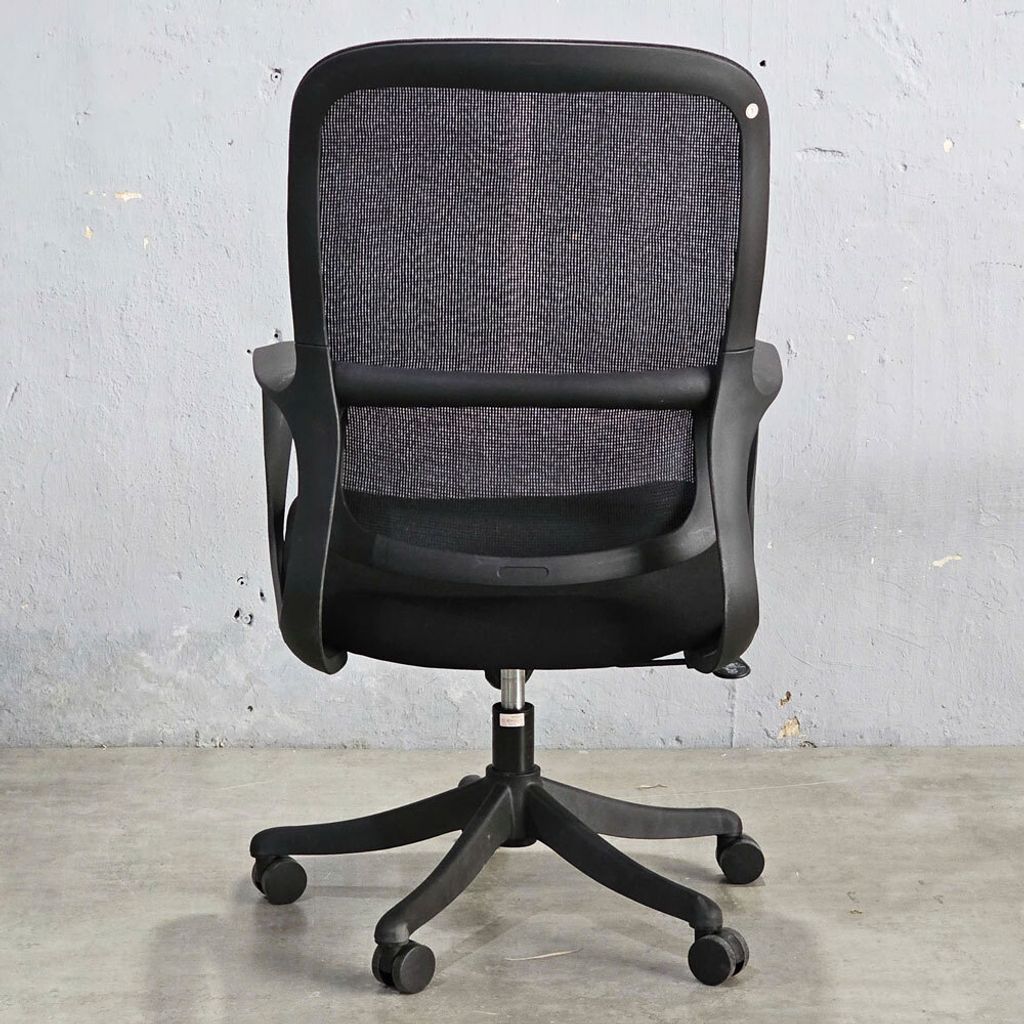 ghe-xoay-van-phong-lung-luoi-boc-nem-7