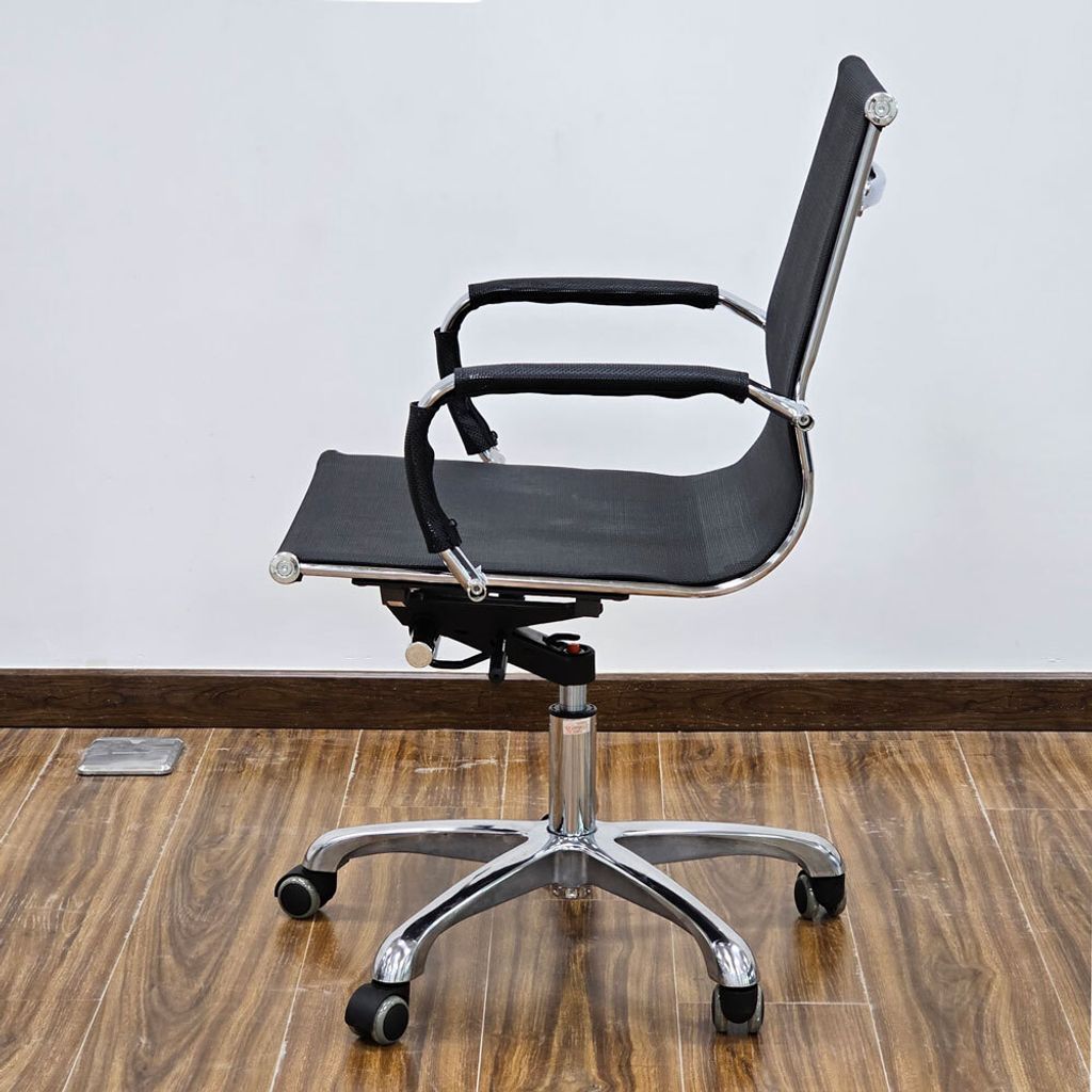 ghe-luoi-van-phong-chan-xoay-bang-nhom-duc-4