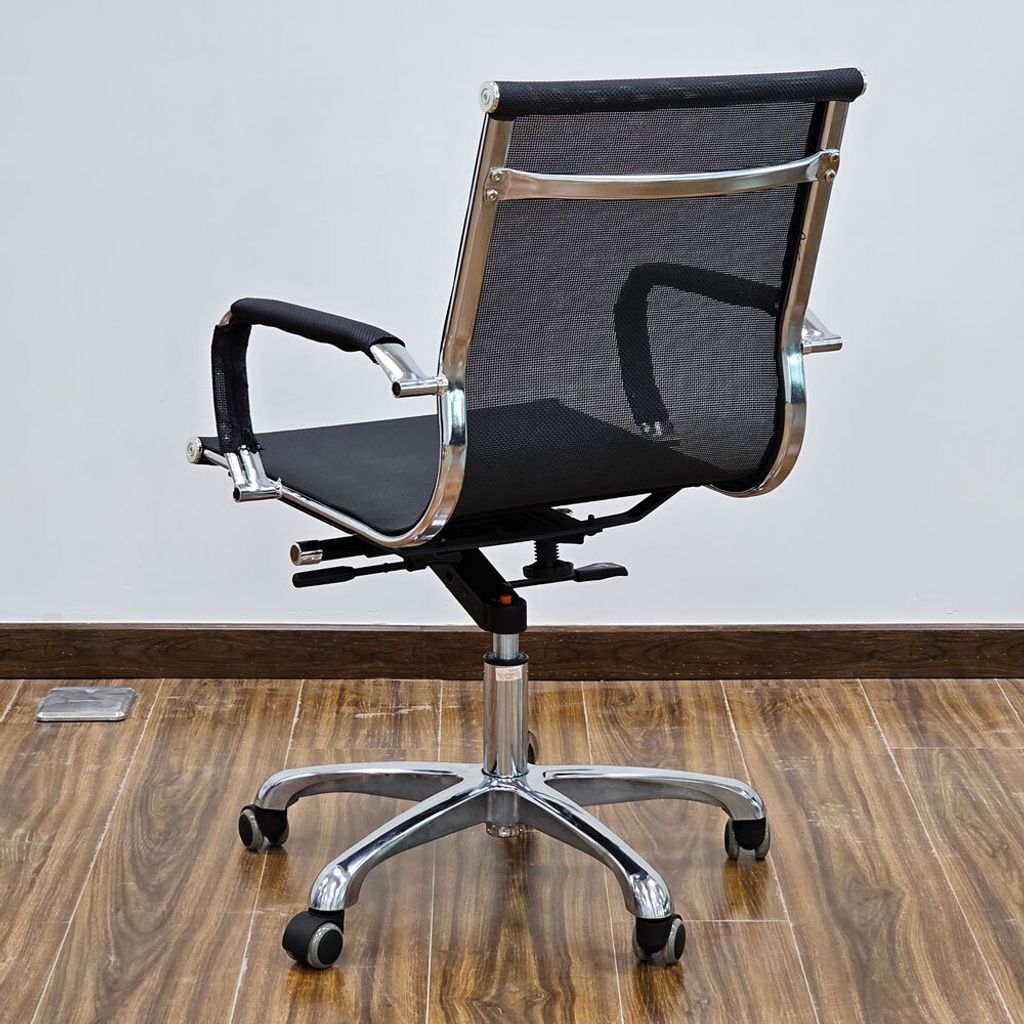 ghe-luoi-van-phong-chan-xoay-bang-nhom-duc-5