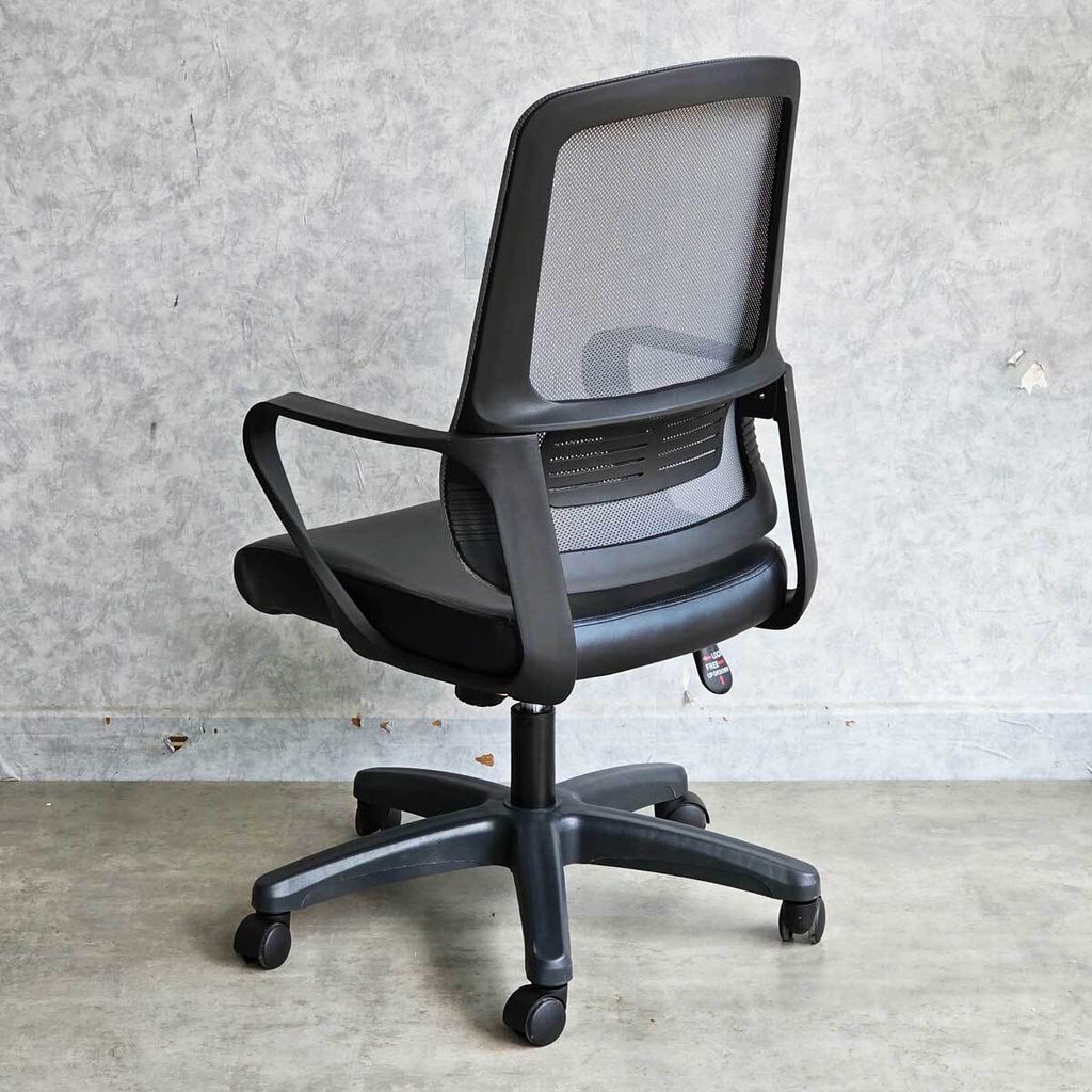 ghe-xoay-van-phong-boc-nem-da-lung-luoi-8