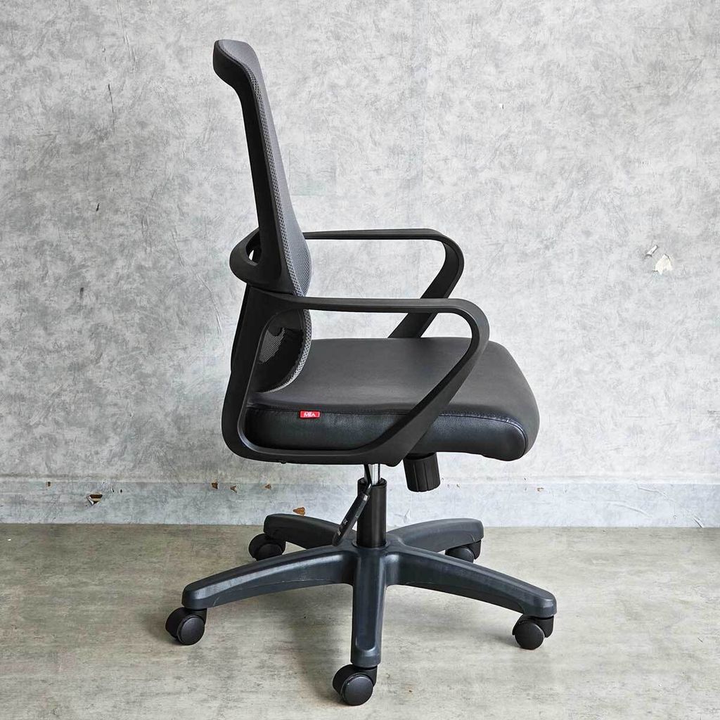 ghe-xoay-van-phong-boc-nem-da-lung-luoi-5