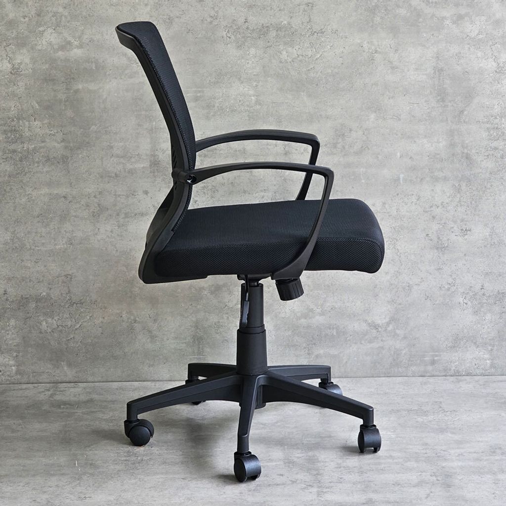 ghe-luoi-van-phong-chan-xoay-3